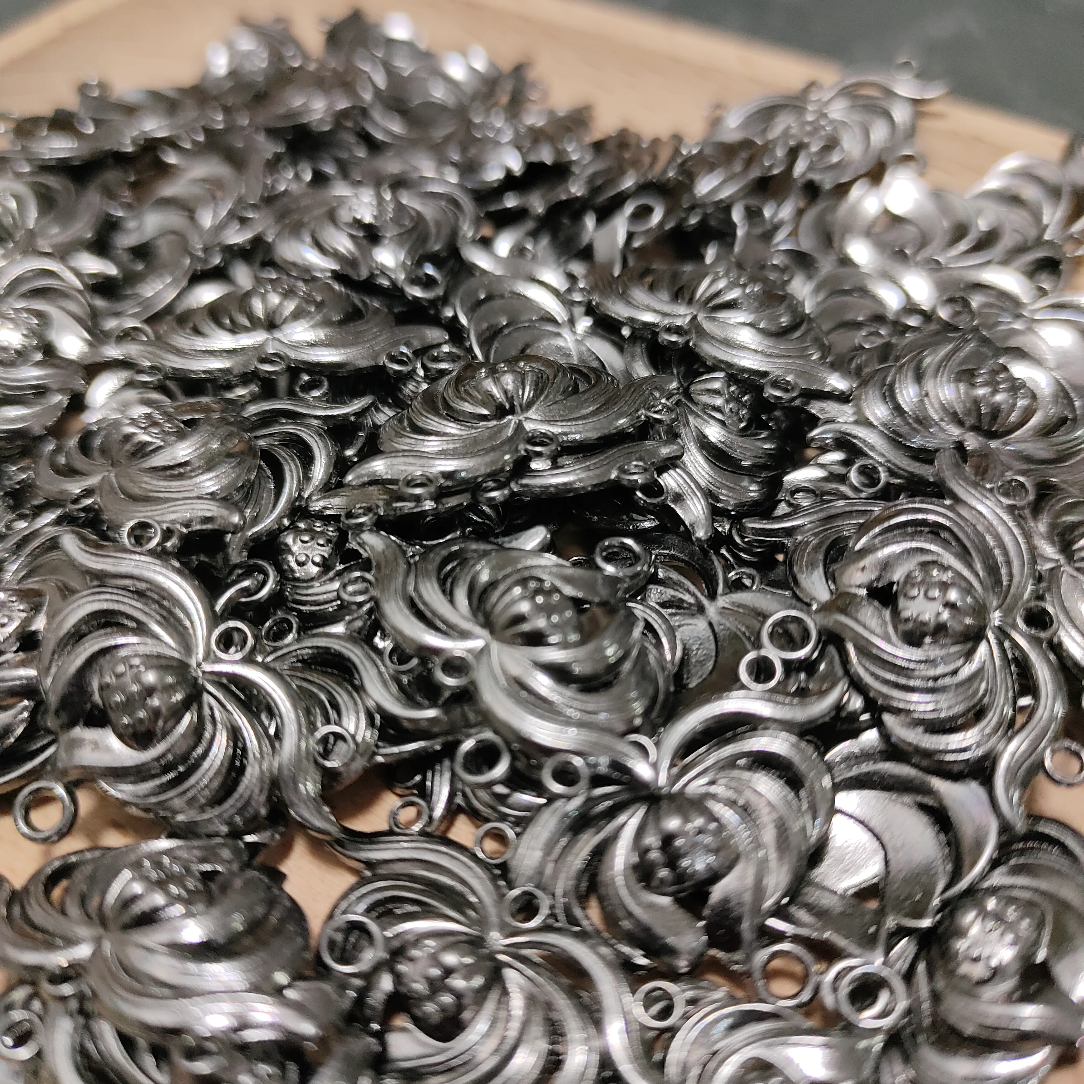 One bowl alloy charms - Image 6