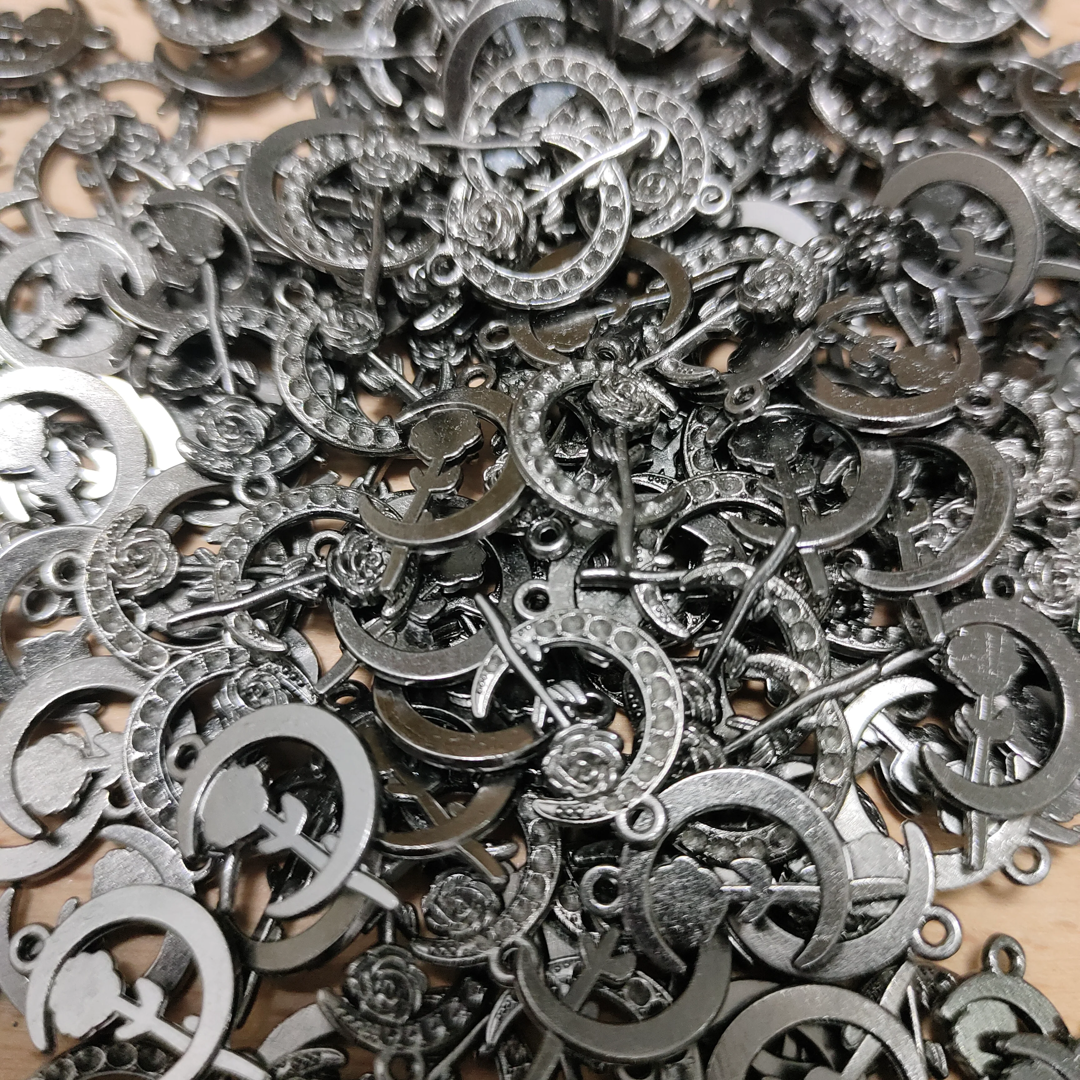 One bowl alloy charms - Image 8
